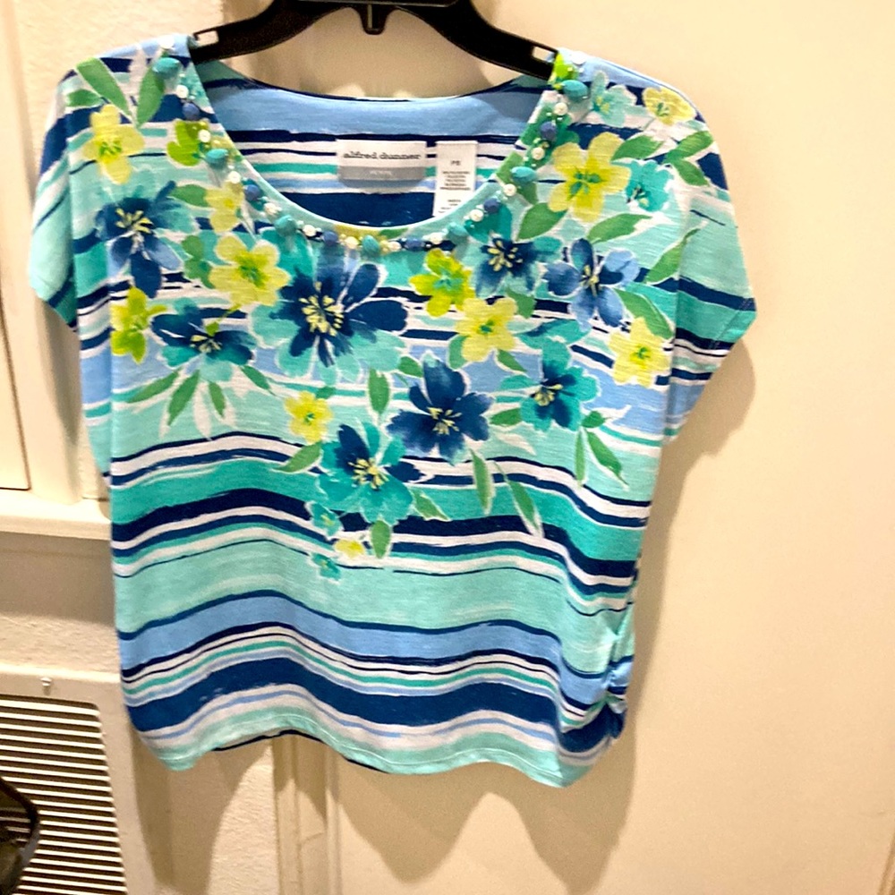 NWOT-PRICE DROP-Alfred Dunner flower and beaded top